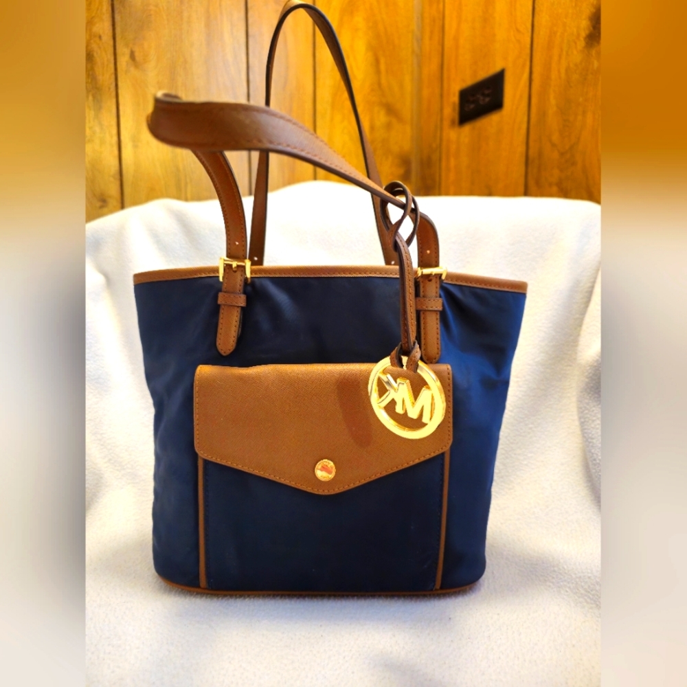 Woman's handbag
